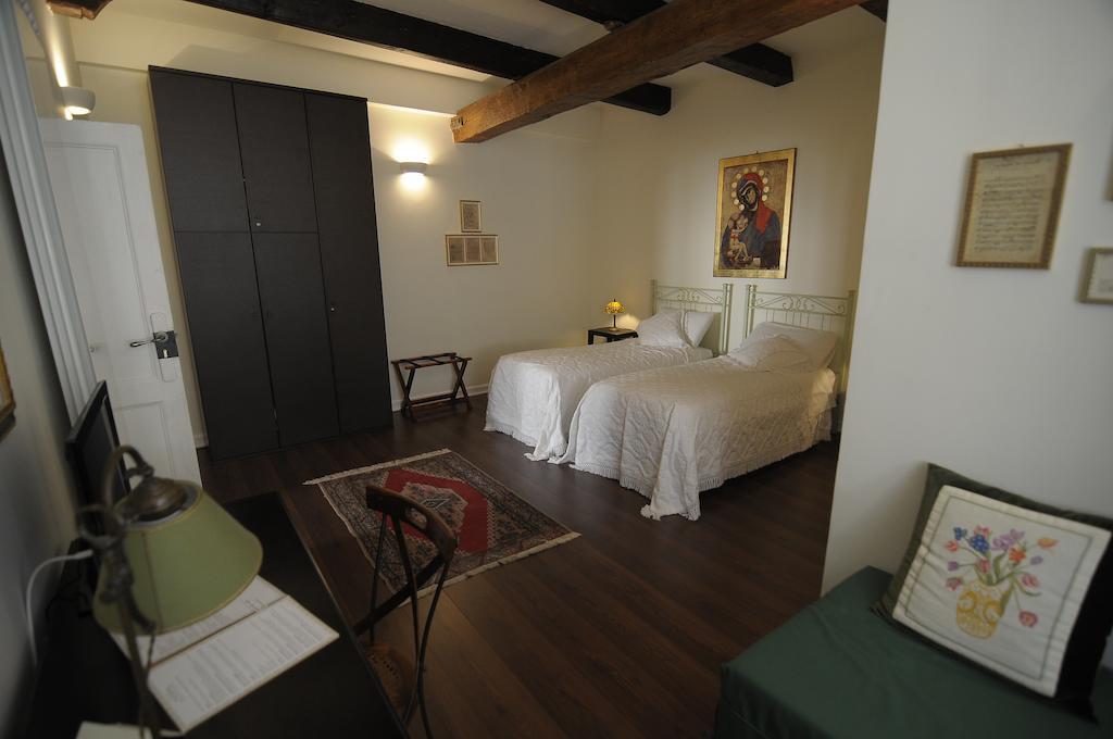 B&B Via Dell'Astrologo Cosença Quarto foto